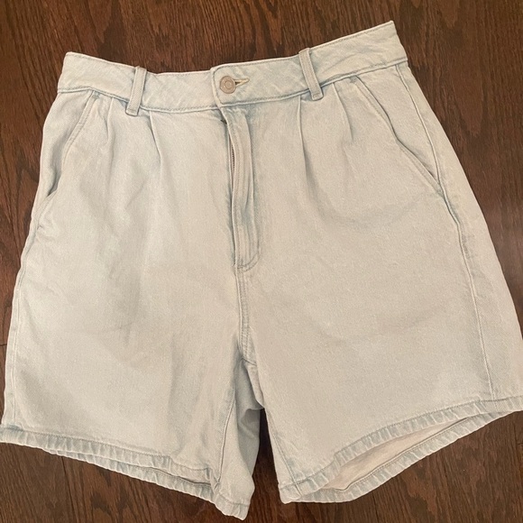 Denim Pleat detail shorts - Picture 2 of 4